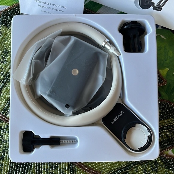 Brand New 3-in-1 Neck Phone Holder Magnetic Chest Mount GoPro Recording Magsafe - Picture 7 of 14